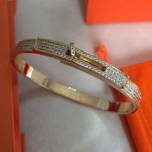 Ladies bracelet 18 karat rose gold colorless diamond even size